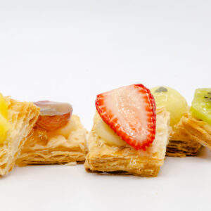 Pastes de full amb crema i fruita